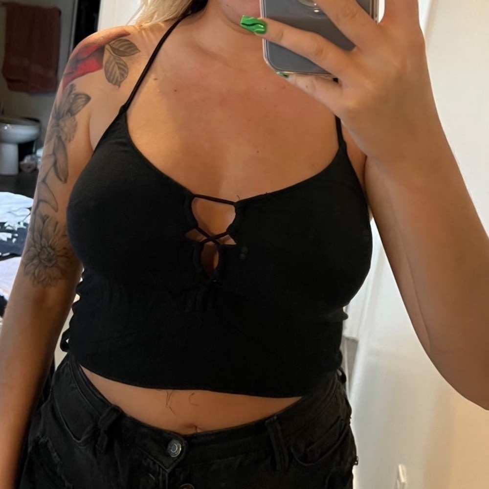 Kendall & Kylie black cropped tank top